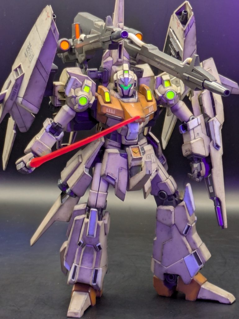 今回、いつかやりたい❗️のビコーンに初挑戦👍️やたらとセンサーやらバーニヤがあるもんで…ところで黄色ベースに蛍光イエローはUV当てると緑になっちゃう⁉️ ウ~ン(gundam-kao9)