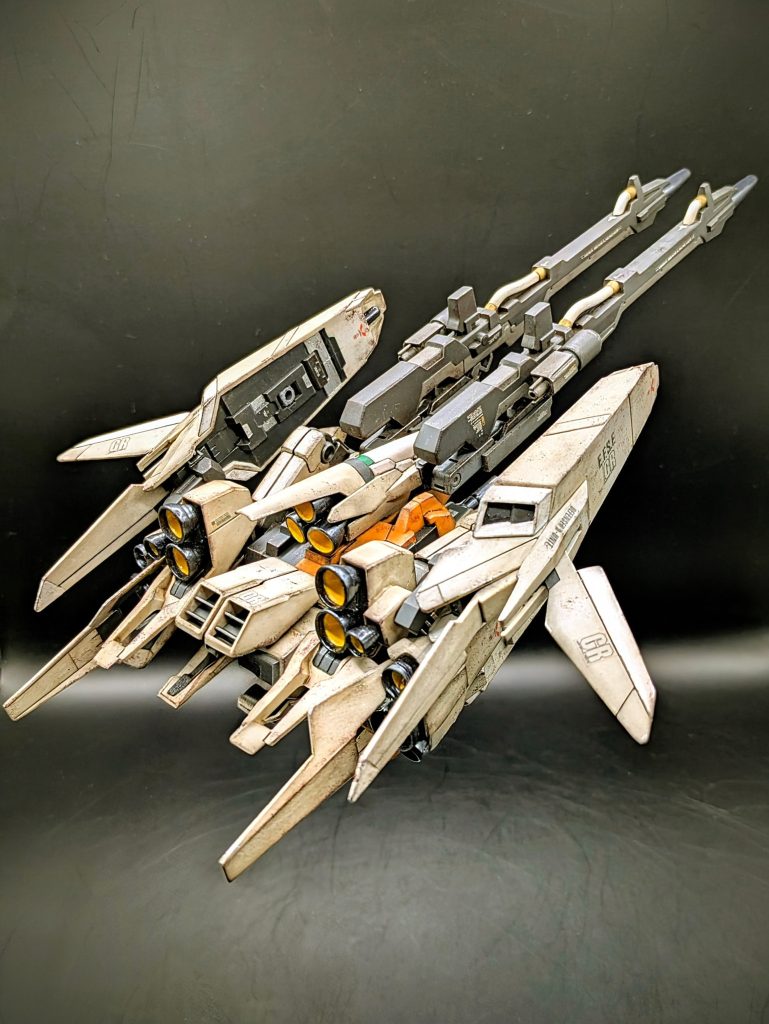 ここで問題発言❗️モビルスーツが飛行形態になる必要はあるのかな(zaku-kao1) 百歩譲って、大気圏内ならまだ分かるけど…