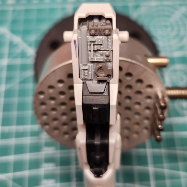 スタビライザー？部分を改修しました。メカ部の後ハメ加工、プラバンでのスクラッチなどです。（2枚目）