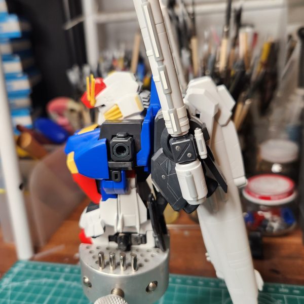 スタビライザー？部分を改修しました。メカ部の後ハメ加工、プラバンでのスクラッチなどです。（4枚目）