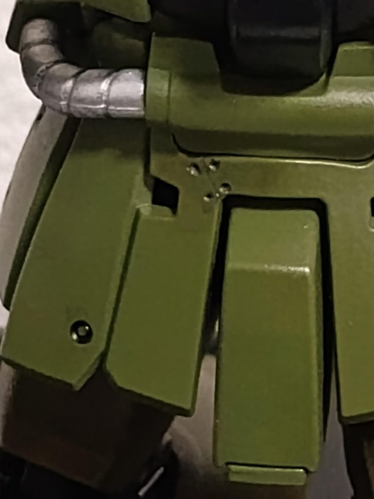 フロントスカート割っちった(zaku-kao9)モールド入れて補修感出す今回のチャームポイント(zaku-kao7)