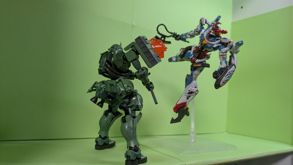 続いてミサイル、シュツルム・ファウスト連撃！しかしニュータイプのマチュには一切通じなかった。