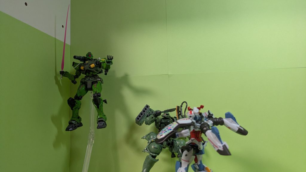 形勢逆転されるジーン。絶体絶命の絶叫がこだましていた。ジーン「おいてめぇ、ぼーっとしてないで助けろ！」アースジオン帝国兵「あーサーセンwww、ここで足抜けさせていただきますwwwww」ジーン「は？なんだてめぇ！俺は大佐だぞ！」アースジオン帝国兵「あーそれ階級詐称だとわかってますわwwww」