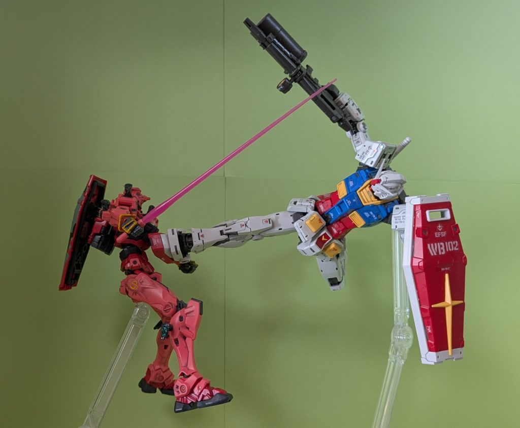 ガンダム「誰が悪目立ちじゃ！パクった末にお前が言うんじゃねぇ！！」シャア「ぐはぁぁぁぁあ！」https://gumpla.jp/hg/2442579