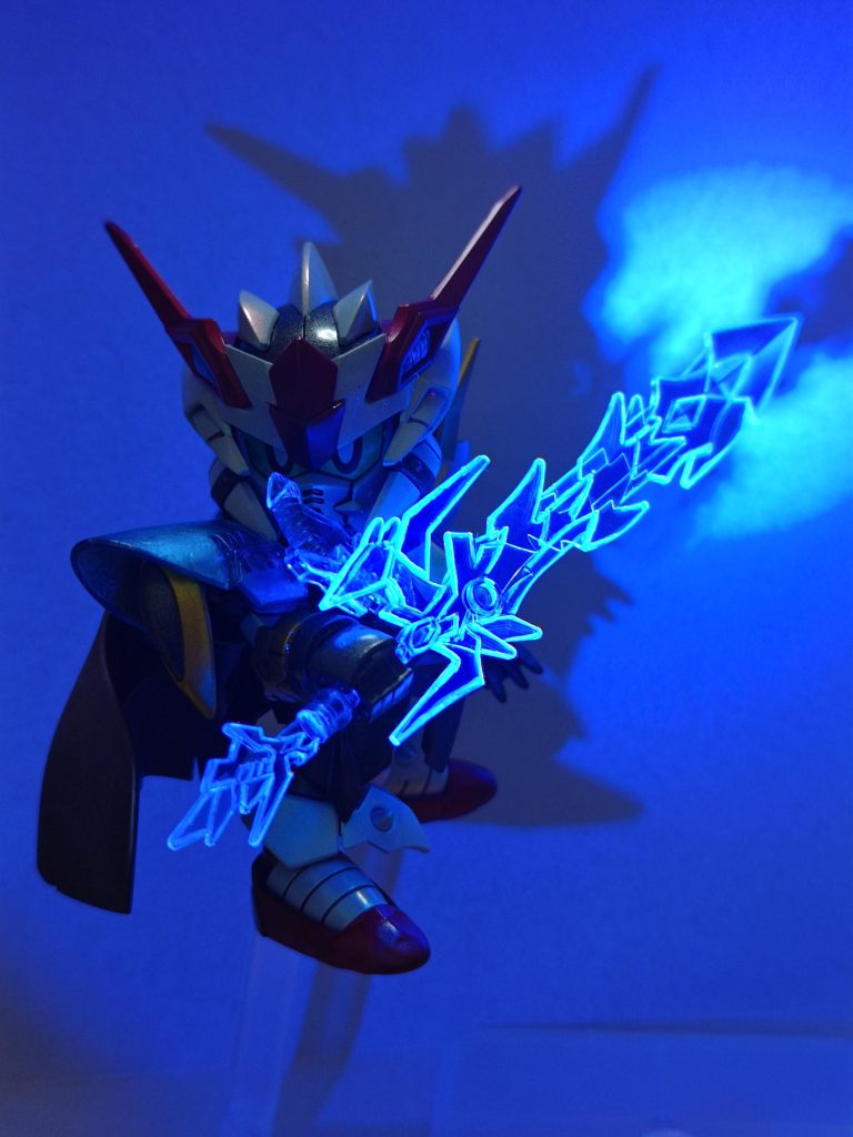 ブラックライトで縁が浮かび上がりますサンダーソード感があって好きです