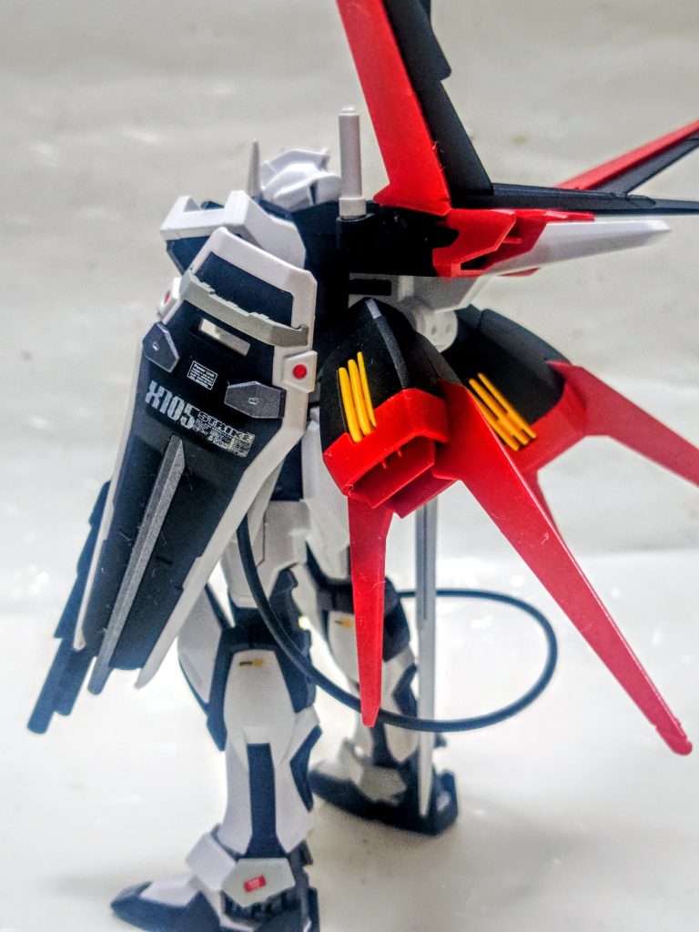 後ろからの眺めはトゲトゲしいですがそこが好みです。エントリーグレードは本当に良くできていますね。