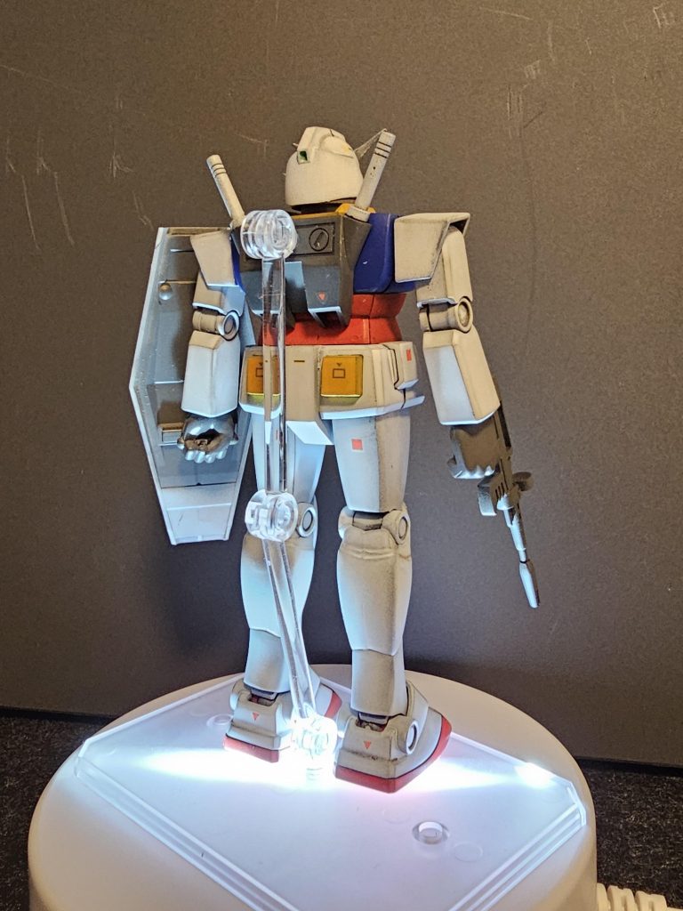 黒サフからの黒立ち上げ。ブルーはやはりコバルトブルーで。墨入れと少しだけウェザリング、チッピングをしています。