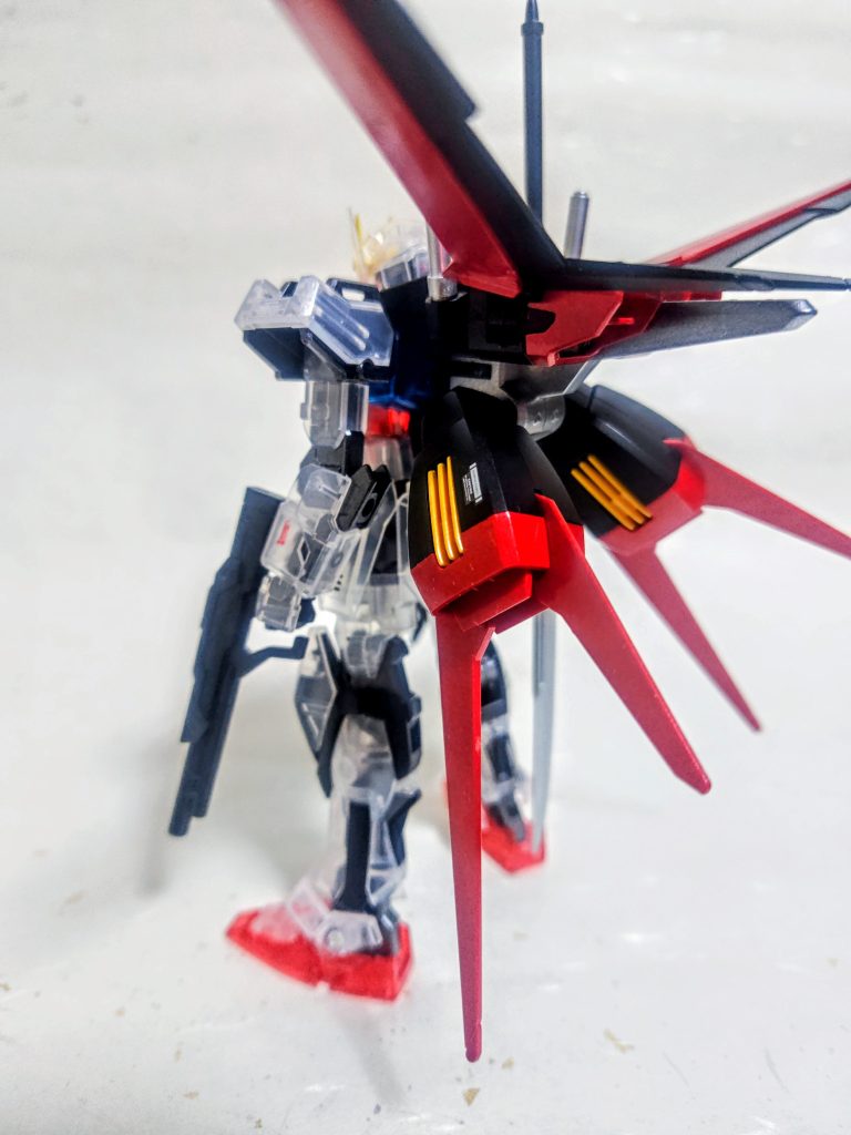 ストライク本体は内側に入る関節部分等はガンメタル。外側に来る黒系の模様じみたフレーム?はセミグロスブラック。このあたりもEGなのでイージーです。メリハリつき過ぎな方が格好良く見えるかなと。