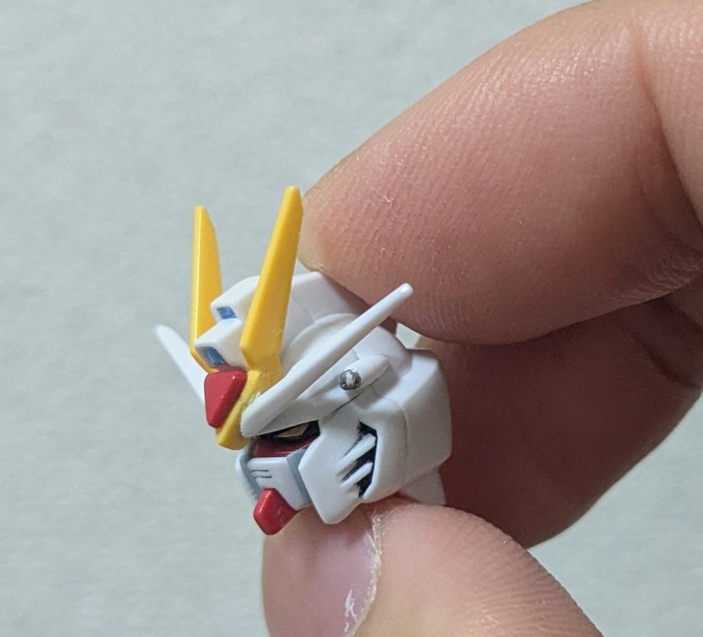 頬当てを横アングルからでもグレー部分が見えるようにカット&nbsp;