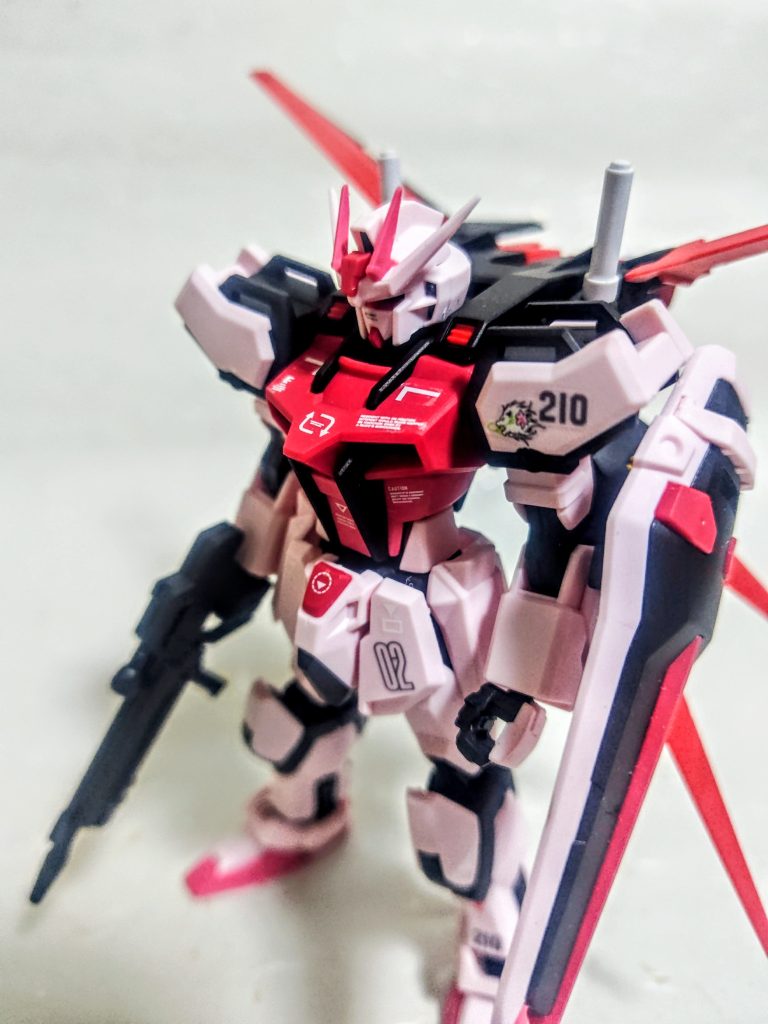 とはいえもう少し丁寧に作らなければ。そう思えるようになっただけでも進歩でしょうか。ここに集まる方々の完成品を見ているとワクワクします。スキルアップして自分も美しく作り上げられるよう頑張らなければと思いつつ、またEGストライクを探す日々ですね（笑）。