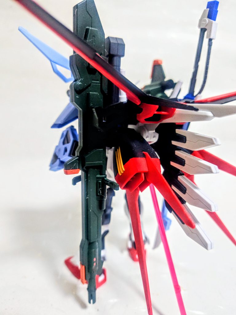 グリーンと、オレンジは同じくパーツをランナーごと塗装。ライトブルーは塗料がなかったのでパールを吹いて塗った感を。そうなんです、この頃は塗料もまだ揃ってなかったんですね。。。「って、無いなら買えよ（笑）」こうして簡単フィニッシュを乗り越えて少しずつ次のステップへと課題を克服していくんですきっと。