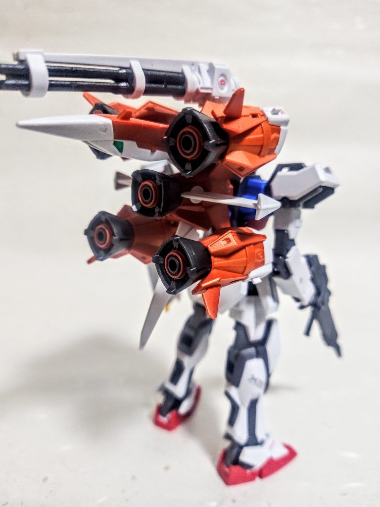 こちらも今回かなり初めの頃に作ったものですね。ストライク本体はいつものランナー塗装に、簡単なデカール貼り、艶消しトップコートでおしまいという。もっと頑張れるだろう?、もっとガンバレルだろう?。これもやり直さなければなりませんね。「先生の次回作にご期待下さい」