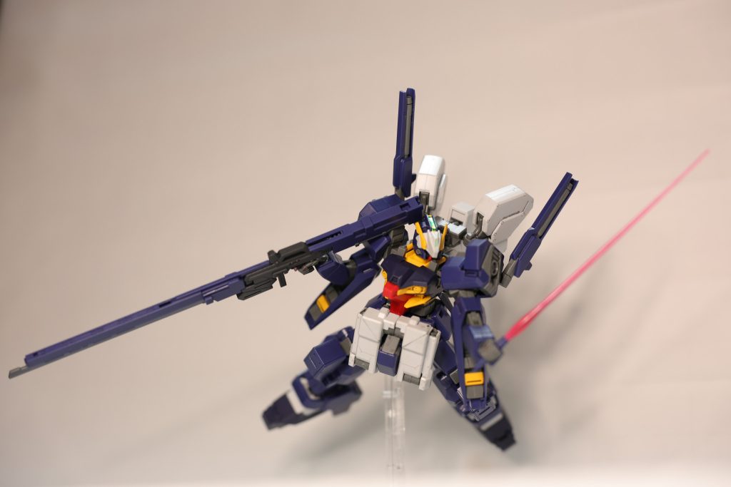 近接戦闘用の装備はビームライフル1本のみ元のシンプルな装備のままにしています。