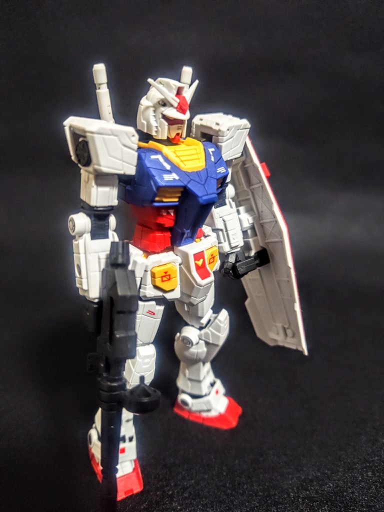 今の私にはリアルグレードなんて組み立てられるパワーがないので、それならモールドだけ凄いこのモデルはエントリーグレードということもあり、組み立てやすく、格好良くまとまる傑作キットです。いつもの関節パーツをセミグロスブラックでランナー塗装、　この辺りかな？とフィーリングでデカールを貼り、艶消しトップコートでのフィニッシュです。