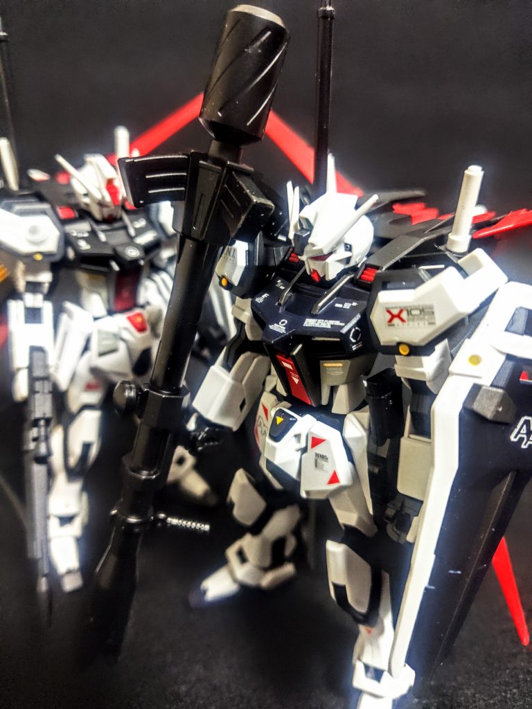 こっちが今回のモデル。作ったのは先。目の部分は緑、おでこやお腹のアクセントになる部分もディープメタリックブルーです。やっぱり青が良い味でてます。νガンダムっぽくもあり、マーク2っぽくもある。