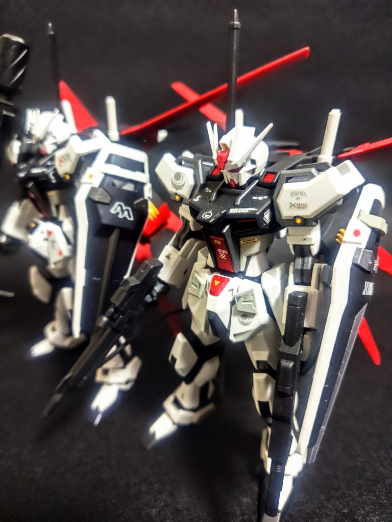 こっちが投稿的には最初のモデル、作ったのは後版です。目の部分は黄色。やっぱり真っ黒は失敗なのかなぁ。とはいえグレー部分が増えて大人っぽくはなりましたね。アクセントになる部分は赤。胸の先(ほとんどわからない)と腰に付けたプレートも良い仕事してくれています。販売されているパーツを付けただけでも、結構インパクトが増えますよね。自分で作れたんだと思うと嬉しくなるので、これをもう一声うまく作れるようになりたいっ。そんなんこんなのストライク⑥でした。