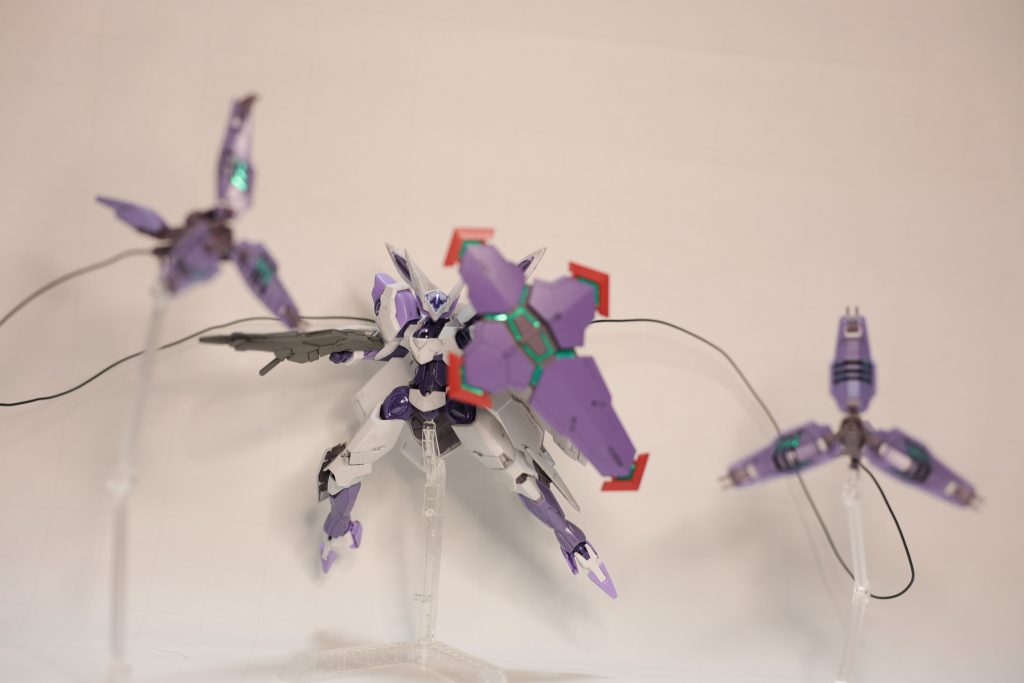 左腕にはノンキネティックシールドを装備。バックパックのビームブレイサーと合わせてアンチドートを使用する。