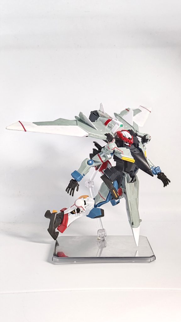 以上です! 今回の作品はジークアクスの脚のデザインを見た時に「戦闘機に変形させたいな」と思ったのが始まりでしたが、・武器やシールドなどの手持ち品を機首にしない・どの角度から見ても実在の航空機に見えるシルエット(マク◯スのバルキリー)を目指す・ガンプラ以外のキャラクター性のあるパーツを使わない(公式のコンペに出せる条件)などの縛り条件を加えたら、構想から完成までに約10ヶ月近く掛かりました。なんとか2025年内に完成させられてよかったです。普段は食玩などの変わったものばかり作っていたので、HGのちゃんとしたキットも作れることがわかって良かったです。2026年もよい一年になりますように。