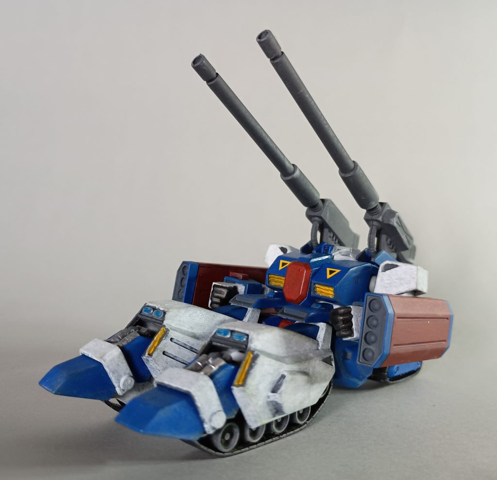 ミサイルキャリアや砲弾、変形後のハンドパーツも付いてきました。というか大河原氏デザインのデカールまで付いて600円という...。