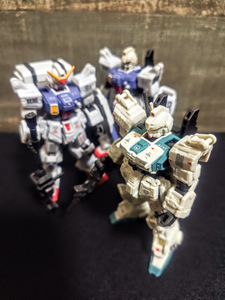 というわけで、私を再び沼へと引きずり込んだGフレームからEz8でした。非常に素晴らしいクオリティでこの通り素組みでも十分満たされます。問題はどんどん価格が上がっていっている。なかなか過去弾が手に入らないことでしょうか。たくさん集めたくなるけど、高いです。2つ買うわけで。そして食玩なのでその時を逃すとなかなか買い直せません。あの時もう一つ買っておけば、、ケチるべきじゃなかった!(泣)、そう何度も叫びながら誰もが通った道を私も通る、今回はここまでです(笑)。