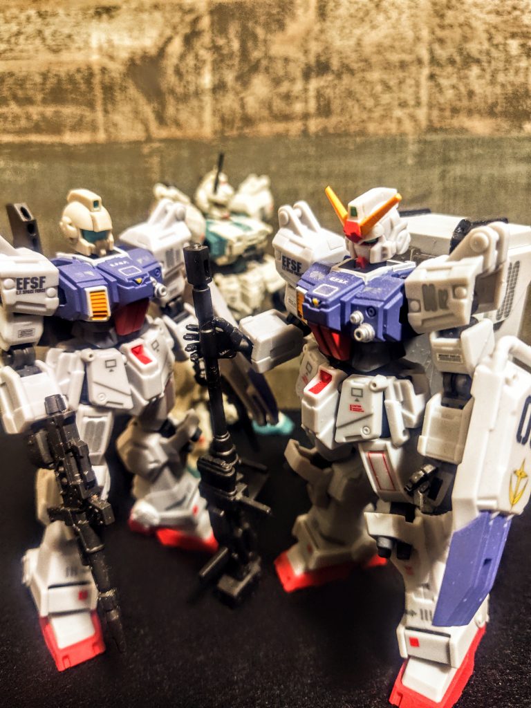 私の中のGフレームの素晴らしいところは、サイズとモールドバリバリのアレンジされたルックス。RGとか完成させるのが見えない自分からしたら、この細かな彫りのアクセントはたまりません(笑)。好みのデカールを貼るだけでいい感じに見えるのが嬉しいところ。エントリーグレードより高いけれど、下手するとハイグレードにも手が届きますが、なぜか許せてしまうのはこのお手軽感と簡単フィニッシュとの相性の良さからですね。そんなこんなで今回はここまで。ありがとうございました。