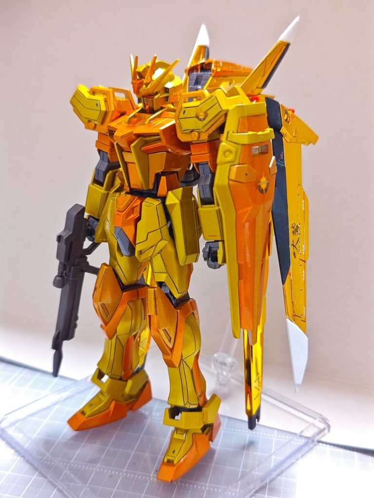 アカツキを完成させる前にストライクルージュをベースにしたヤタノカガミと一部兵装（オオワシ）の試験運用というイメージですぶっちゃけるとRGアカツキがシラヌイつけててオオワシが余ったからなんですが…