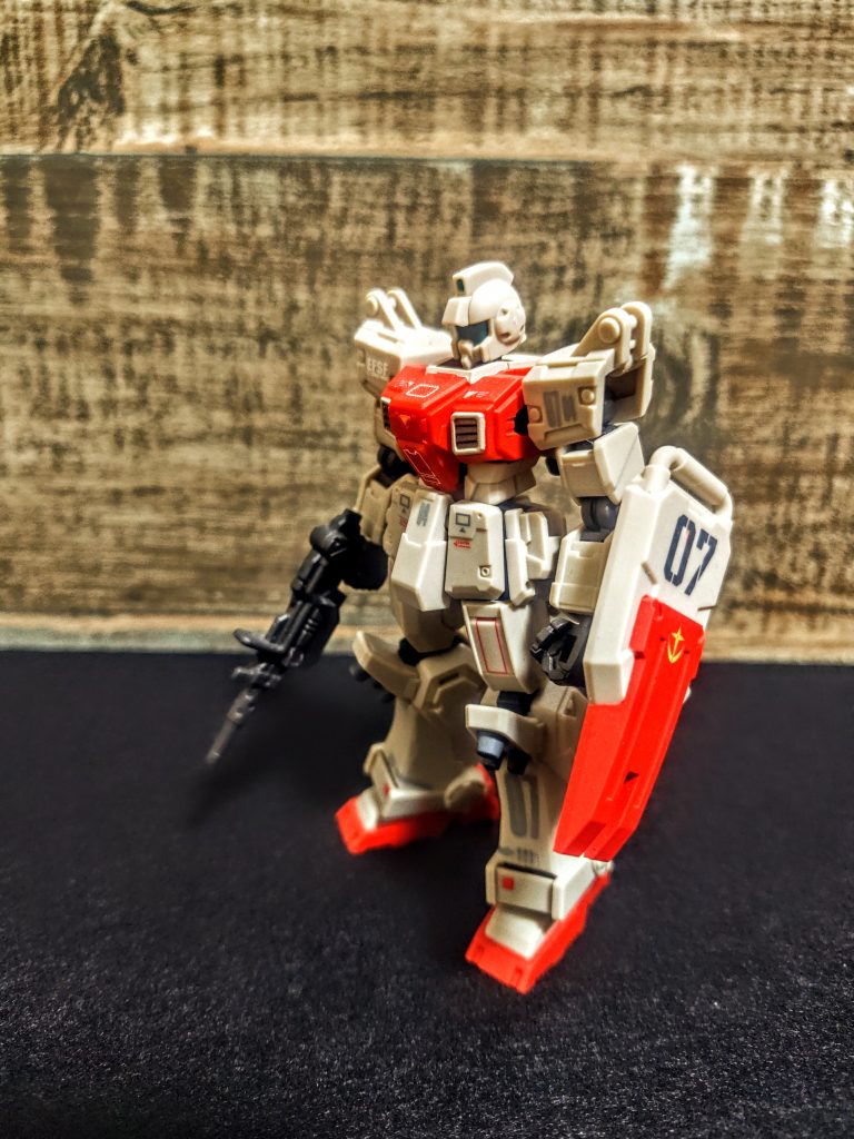 はい、HKRことhikaruです。このモデルで私はGフレームにやられたわけですね。これは陸戦型ジムっていう機体にやられたとも言えるんですが、このモデルは初めから高クオリティが約束されているんです。そしてお金がかかるのも確定だっ(笑)。みんな大好き量産型なので何体でも、何隊でも好きなだけ並べられるからさっ。