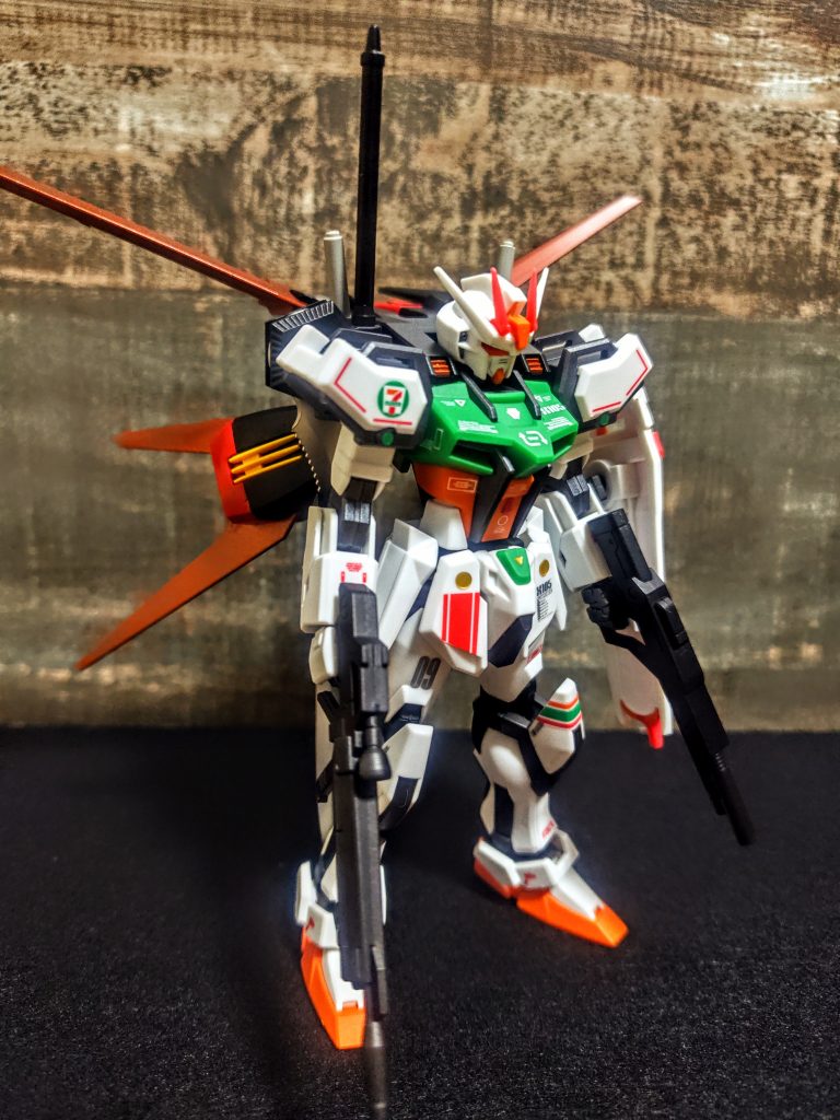 はい、エールストライカー、オレンジのウイングバージョンです。赤いウイング部分をメタリックオレンジにしました。なかなか統一感があって悪くないです。って、思えばなんでコラボレーション商品なのに私はこんな事までしてるんだ。「それはね、気に入ってしまったからさ」