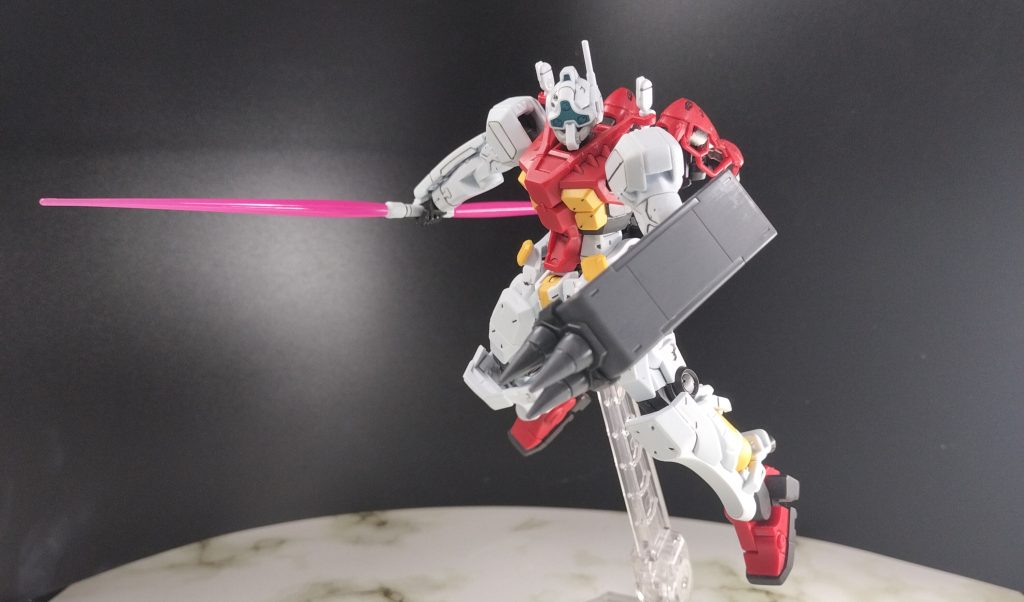 おまけ。ゲルググ(GQ)です。サーベルを薙刀みたいにできると知ってビックリ。発売当日に買ったのにその仕様は最近知りました…(よく見たら箱に書いてあるのに)