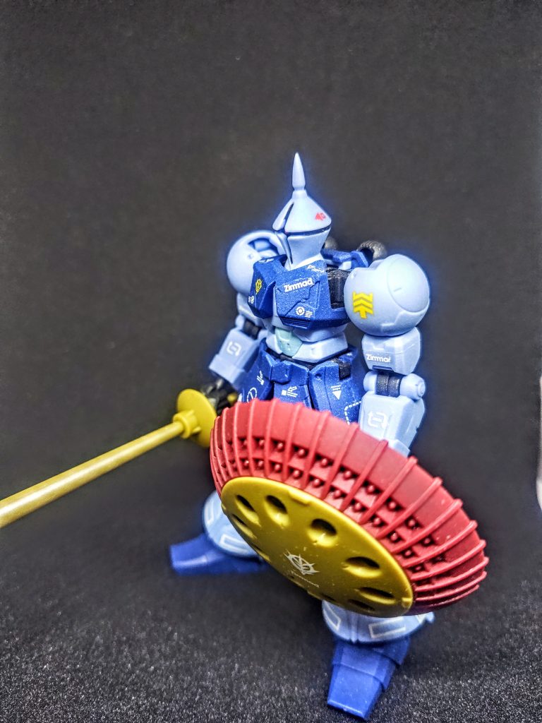 ハマりにハマった陸戦型ジムでしたが、その頃にショップさんでこのギャンが売れ残ってまして（泣）、半額だったんですよね。不人気モデルなのかな。Gフレームなので半額だと、「外装カバーと内部フレームがセットで一個の値段だっ」と、思わず買ってしまったわけ。