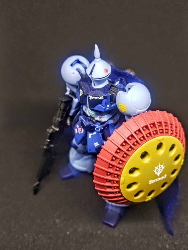 とかなんとか言いつつ今回はここまでです。接近戦に特化したモビルスーツですが、もう少しだけ生産されていれば様々な場面を想定したバリエーション機が生まれたかもしれません。そんなことを考えながら、クリスマスですか。今年ももうすぐ終わりますね。「嘘だと言ってよ(泣)」ここに来てたくさんの傑作モデルを見させてもらいました。本当皆さん凄い、勉強します。ありがとうございました。私も頑張って進歩のない模型作りですがこれからも楽しみます。またいつかお会いしま、ちゃうっ、明日もアップする!!(笑)。それではまた。