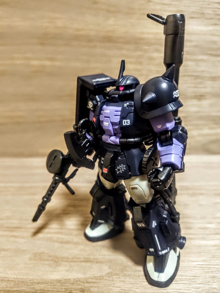 これはカッコイイです、文句無しのこのカラーリング。圧倒的存在感ですね。今回は最新のGフレームFAから、高機動型のザクⅡ、黒い三連星カラーリングです。いや素晴らしいですね。転売かどうかはさておき、そりゃ売れるわこれは。私の中でも久しぶりのスマッシュヒットでした。