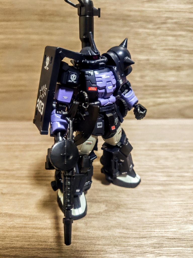 とはいえウチは進歩のない、相変わらずの素組みです。デカールを貼り貼りして、トップコート、すらも雨なんでまだ出来てません（泣）。まぁ、これはトップコート吹いたらこのくらい変わりますよって言うのをまた比較しましょ。