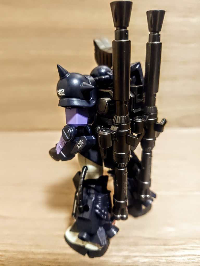 そんな裏話はモデルの出来には関係ないところ。今回のモデルは色がまず良いです。これだと本当素組みで美しい。(私はいつも素組みだけど)塗り分けもなかなか。武器もたくさん。とくれば買える環境にさえしてくれれば、皆やっぱり3体集めたくなる機体ですからね、このクオリティは本当嬉しくなります。「当たり前に買える工夫をっ」