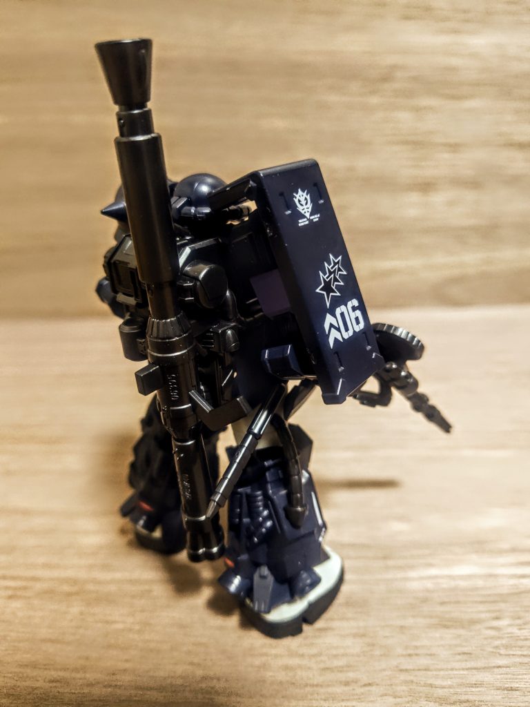 いつものように素組にデカールを貼っていますが、今回は同じチーム(小隊)の中でもこの三人なので、いつも以上に同じ位置に同じものがあるように意識して貼りました。「何と言っても、大事なのは見た目だからな」とはいえ部分塗装はするべきでしたが、ウデの無さと根性の無さはこの三人にも叱られそうです。いやいや、簡単フィニッシュでも無茶苦茶カッコイイですよっ（笑）。久しぶりだな、こんなに中身の無い「カッコイイ」しか言わないというのも。