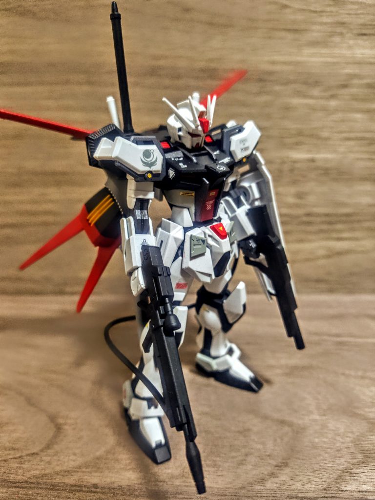 私は真っ白のペインティングモデルがお気に入り。これに自分で「好きな色を塗って」カラー版の完成品にする、というものですが、そもそも白を塗る意識がなかった（泣）。「好きな色を足して」というコンセプトだと思っていました（笑）。なので白は成型色そのままです。