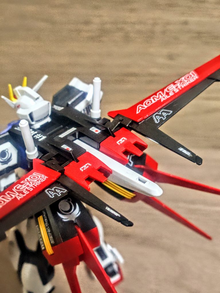 今後はこういう初めての全塗装だとか、何か新しい事をした時の最初の完成品を2個目、3個目と繰り返す時には超えていきたいものです。そういう意味ではペインティングモデルからのオリジナルカラー版の時には白はそのままだったわけで、そこからノーマルカラー版を作り直したくて全部塗装。1ミリ前進です（笑）。