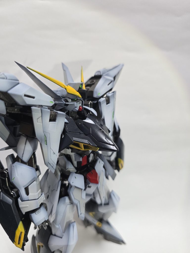 いや、アナザーコンに写真撮り出したのはいいがデカール貼ってない、武装もファンネルも……まだ串刺しやわ🥹՞