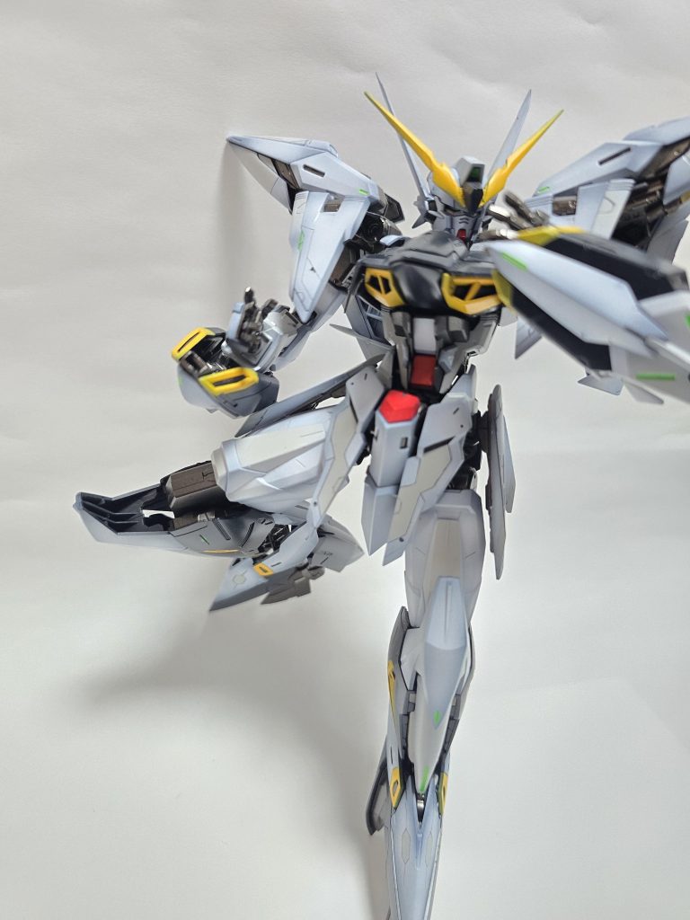 一旦、ガンダムファイトさせときます‼️あ、改造ポイントは、ユニコーンのツノと、アゴを削ったくらいデス🦄