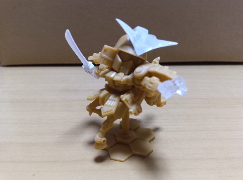 加工が終わって、まこアニキさんに経過報告のため組み上げましたが、アッチをハメればコッチがポロリ、コッチをハメればソッチがポロリ、ソッチをハメればアッチが…瞬着の点付けで仮留めして後で削ることになっても面倒なので、この状態にするのに10分近くかかりました…