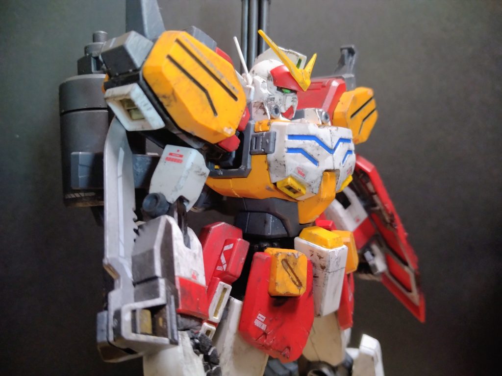 ツインアイはガンダムマーカーメタリックセットのメタリックイエローグリーンとエナメル塗料のつや消しブラックで塗装しています。顔かっこいい...