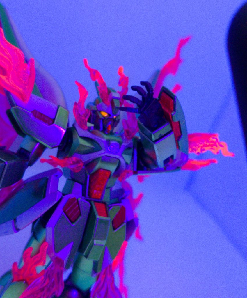 蛍光塗料を吹いてるのでブラックライトで光ります