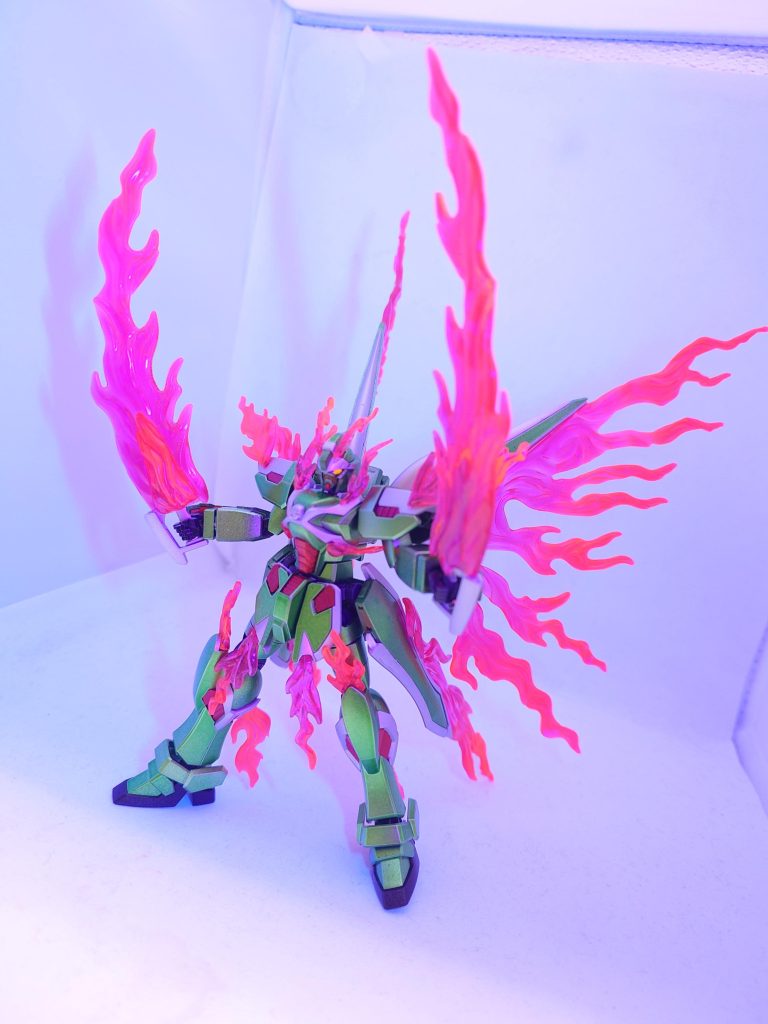 敢えてクリアパーツの先っぽに吹いたことにより、よりゆらゆら蠢く炎のような雰囲気が出せたかなと思います。漂う妖しさが出ているなら嬉しいです