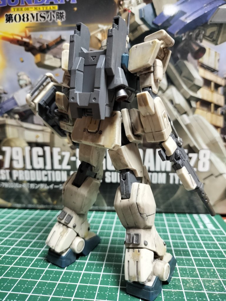 背面から足回りにリベットとダクトを付けてみました。