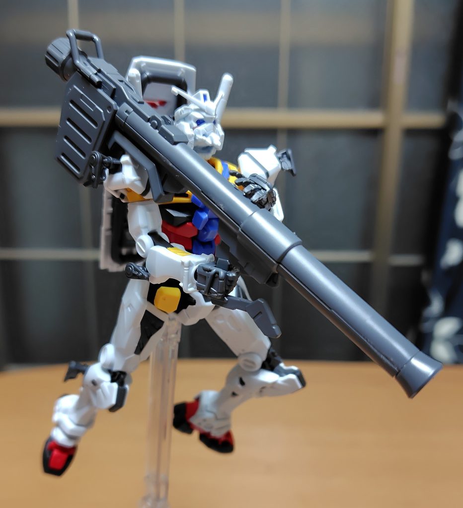 バズーカを構えて。