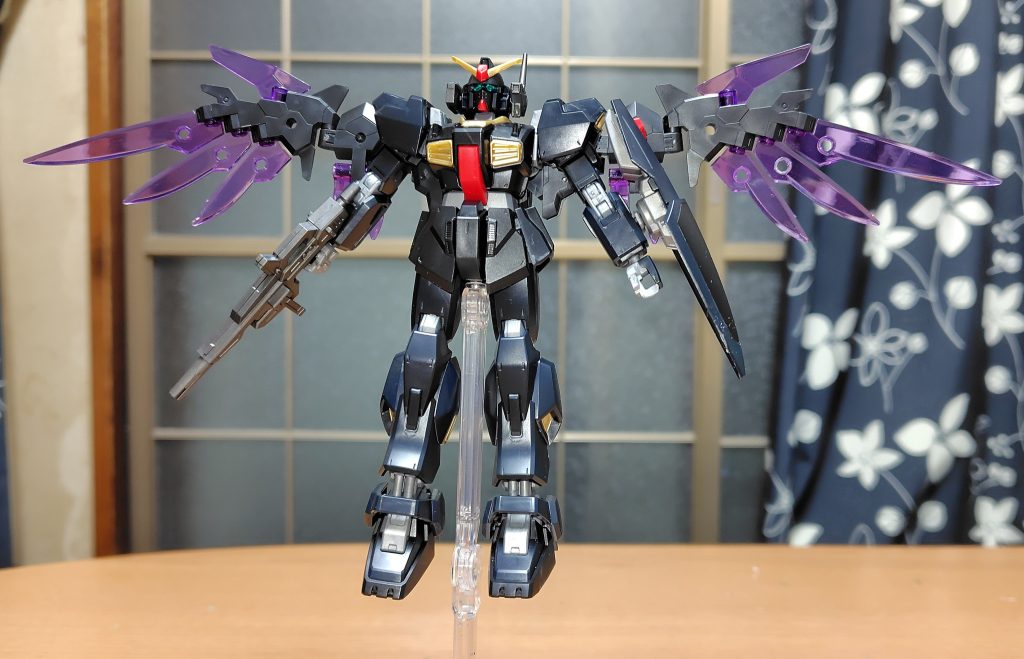 最近発売された30MM黒のウィングユニットに換装しての姿。