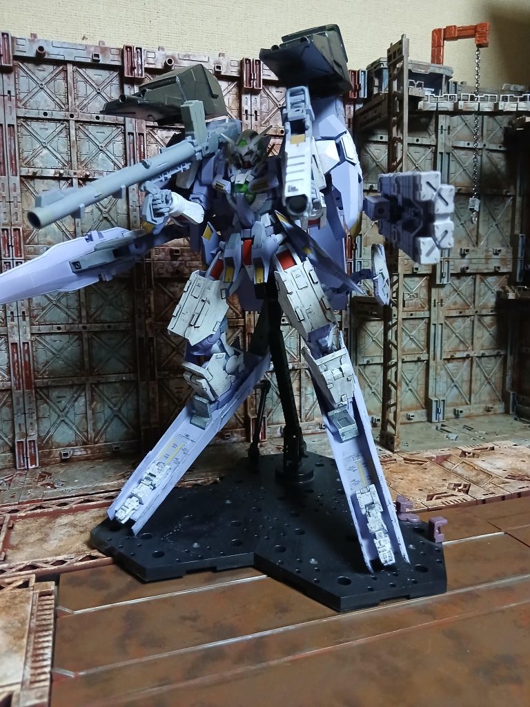 アヴァランチエクシアとGNアームズの中間位のサイズですね