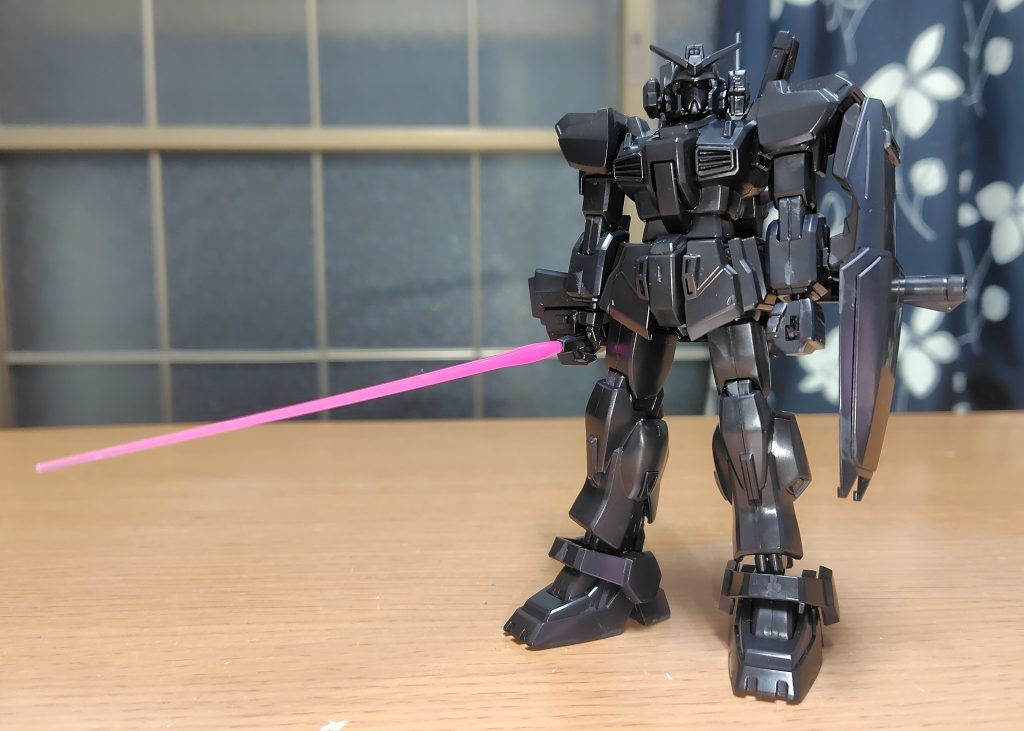 サーベルも取り外し可能でビームサーベル抜刀も可能。ビーム刃は付属しませんでしたが。