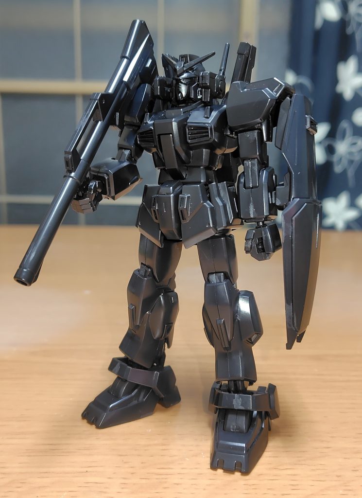 バズーカ構えて。可動域に難有るから持つだけで手一杯です。