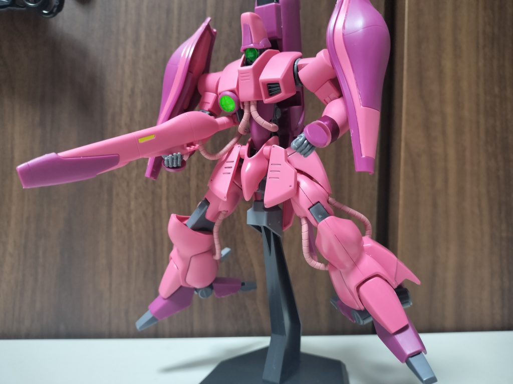 ナックルバスターって意外と強力らしいですね。(0096の時点ではジェガンのシールドで完璧に防御されてますが…)